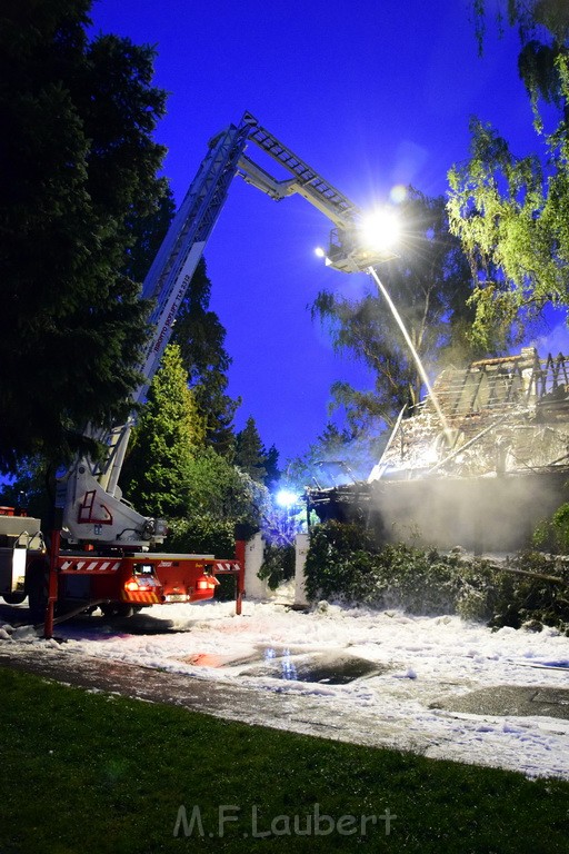 Grossfeuer Einfamilienhaus Siegburg Muehlengrabenstr P0698.JPG - Miklos Laubert